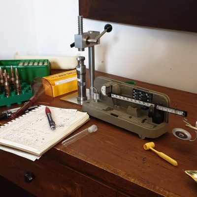 Ohause loading scale with wilson seater die 