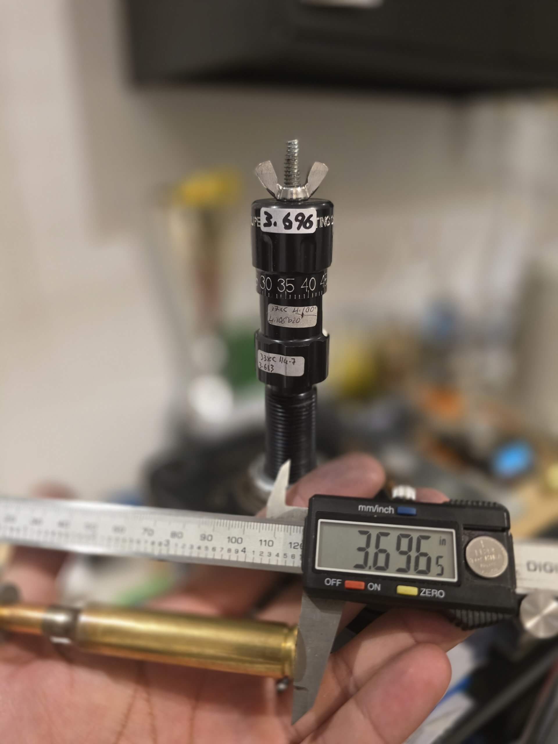 Reloading tools used for large-calibre ammunition